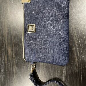 Liz Claiborne Navy Wristlet with Charger
